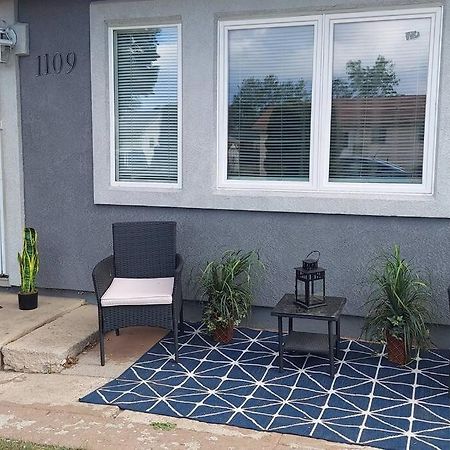 Cheerful 3 Bedroom House. Great Location コロラドスプリングス エクステリア 写真