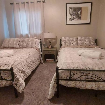 Cheerful 3 Bedroom House. Great Location コロラドスプリングス エクステリア 写真