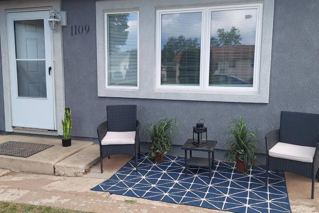 Cheerful 3 Bedroom House. Great Location コロラドスプリングス エクステリア 写真