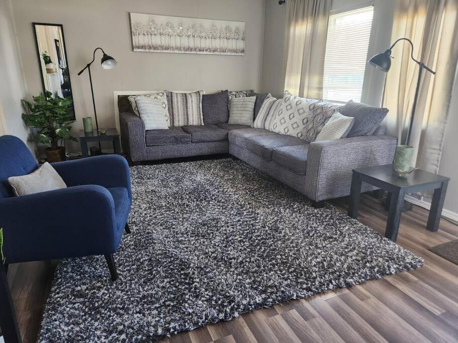 Cheerful 3 Bedroom House. Great Location コロラドスプリングス エクステリア 写真