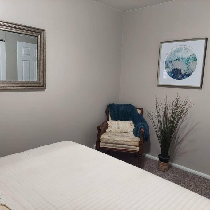 Cheerful 3 Bedroom House. Great Location コロラドスプリングス エクステリア 写真