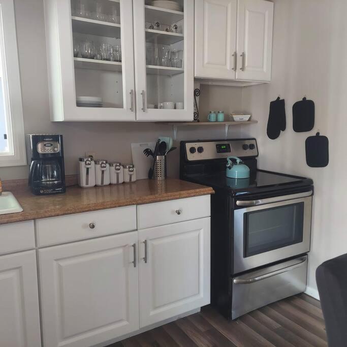 Cheerful 3 Bedroom House. Great Location コロラドスプリングス エクステリア 写真