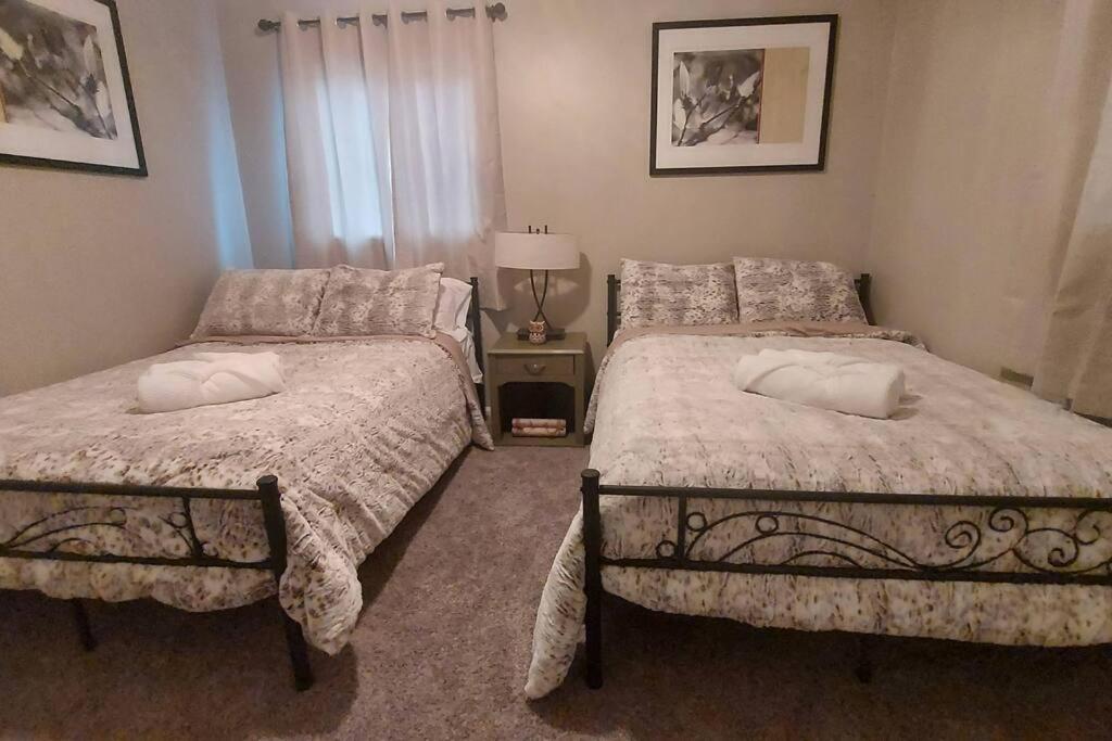 Cheerful 3 Bedroom House. Great Location コロラドスプリングス エクステリア 写真