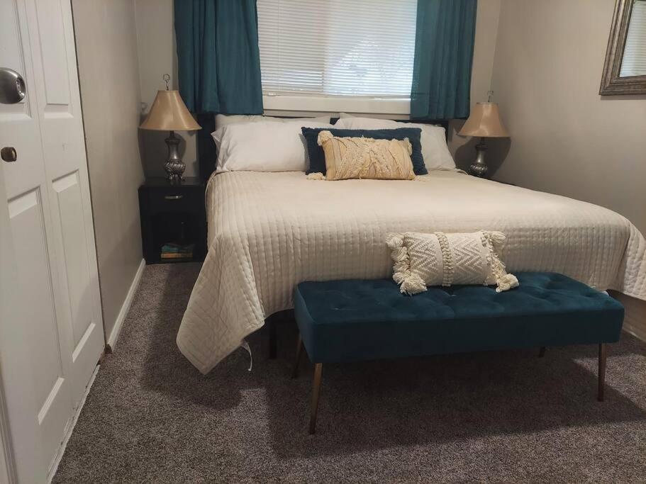 Cheerful 3 Bedroom House. Great Location コロラドスプリングス エクステリア 写真