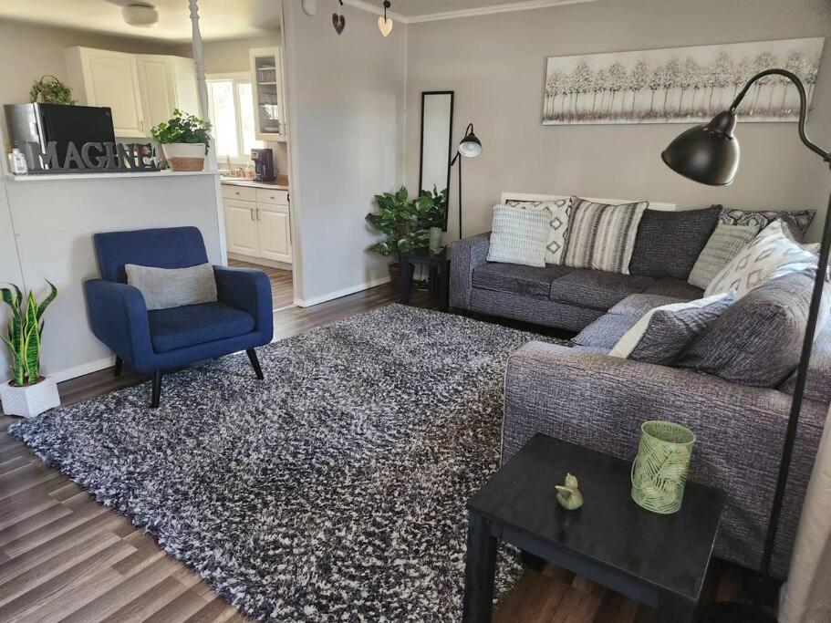 Cheerful 3 Bedroom House. Great Location コロラドスプリングス エクステリア 写真