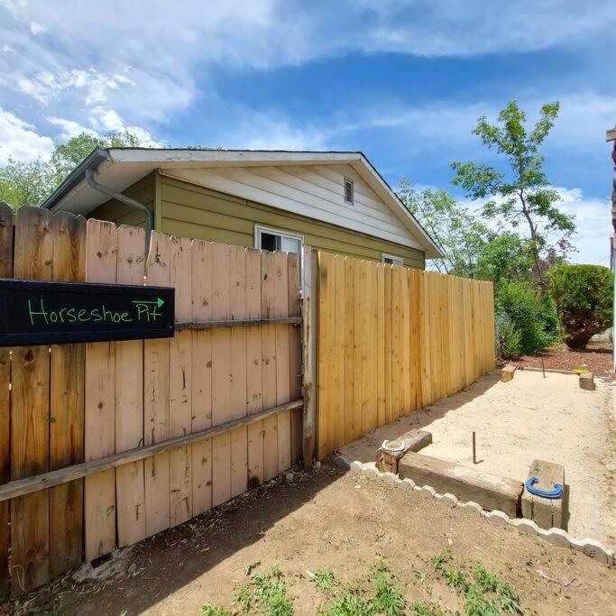 Cheerful 3 Bedroom House. Great Location コロラドスプリングス エクステリア 写真