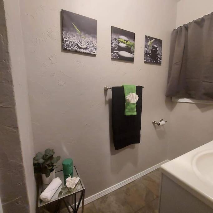 Cheerful 3 Bedroom House. Great Location コロラドスプリングス エクステリア 写真